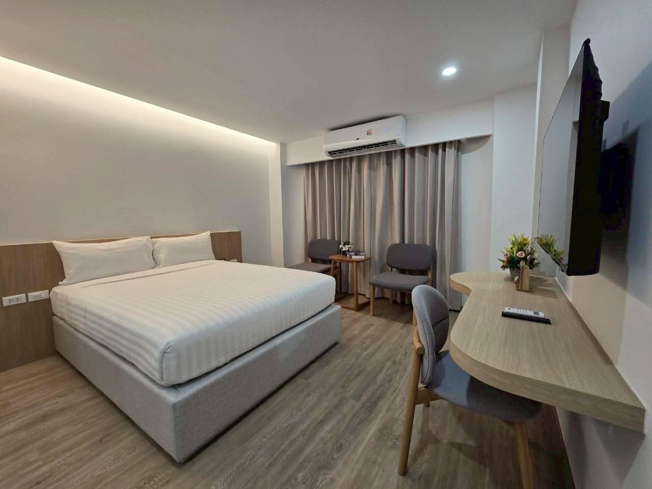 Superior room at House Hotel, Pattaya